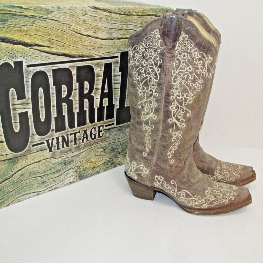 Corral Boots Bone Embroidery